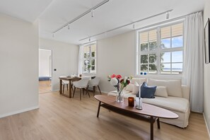 Standaard suite, uitzicht op zee | Woonruimte