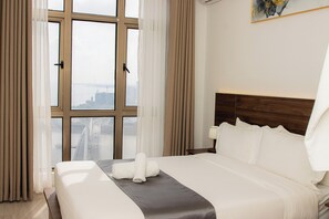 Hypo-allergenic bedding, in-room safe, soundproofing, iron/ironing board - A One Oasis River View Hotel (Phnom Penh)