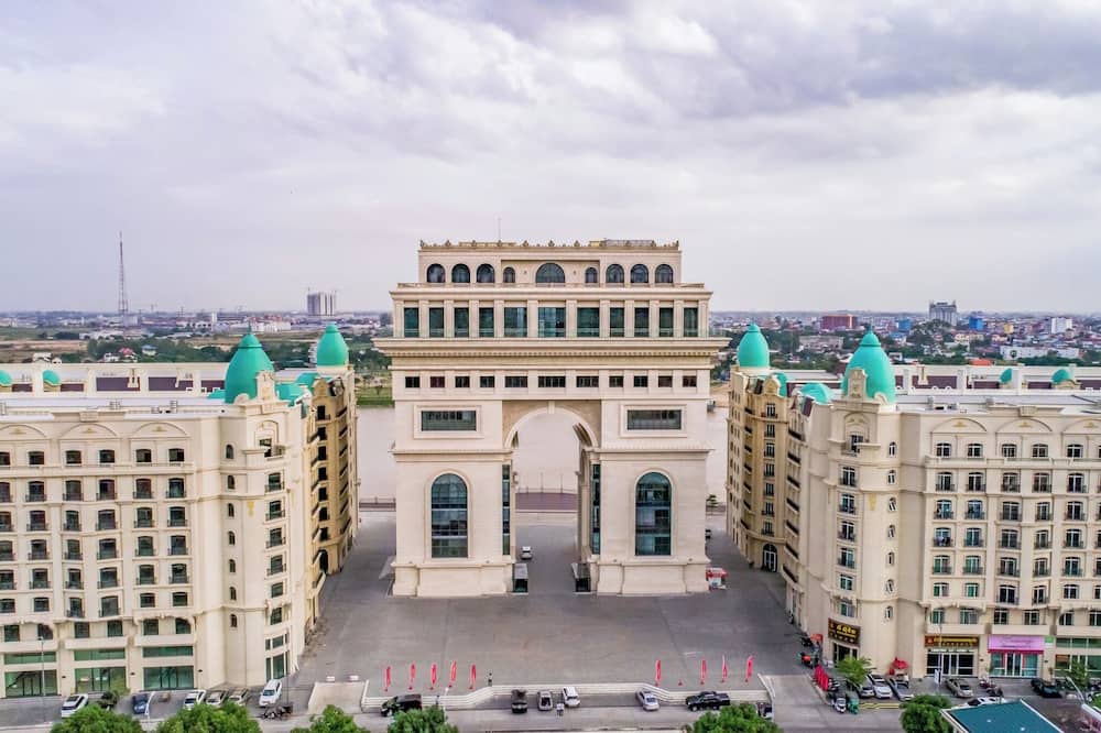 A One Oasis River View Hotel
