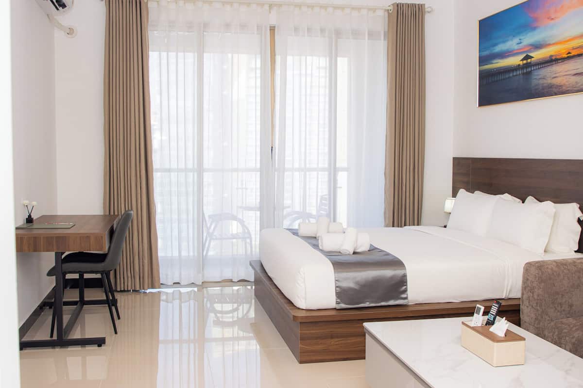 Superior King City View | Literie hypoallergénique, coffres-forts dans les chambres