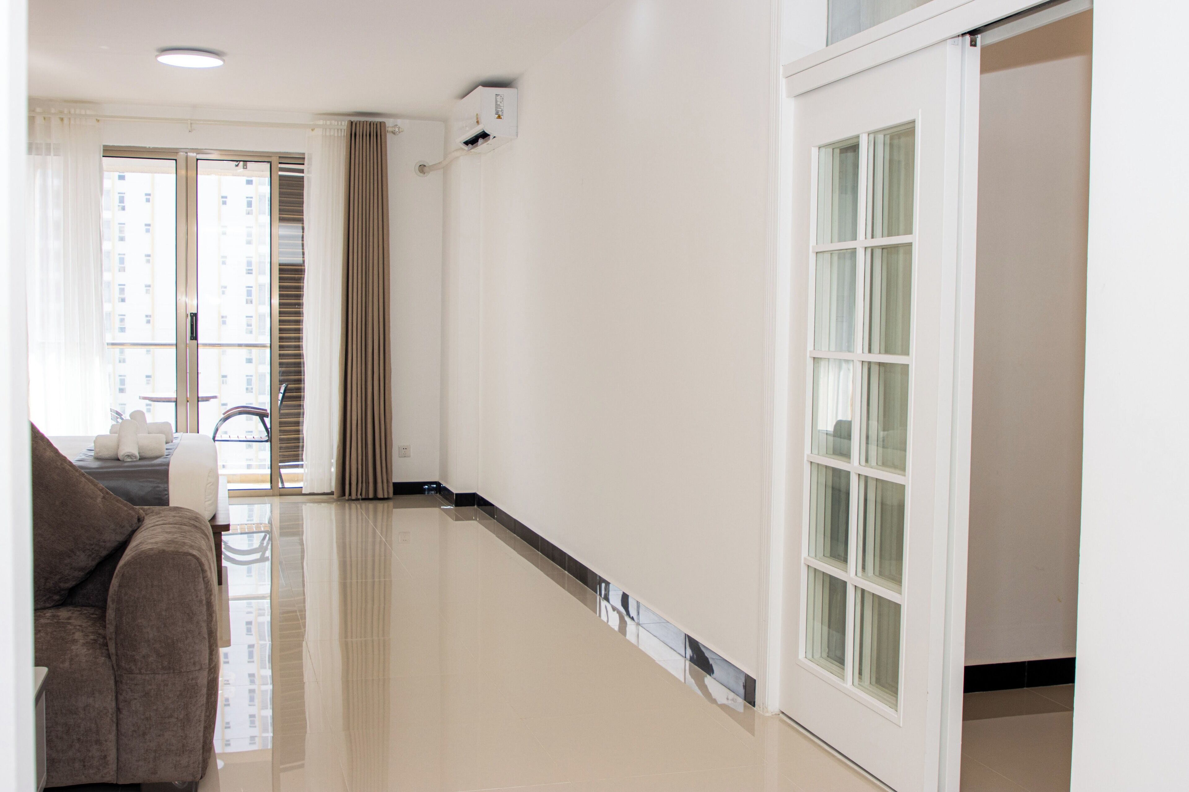 Family Studio River View | Hypo-allergenic bedding, in-room safe, desk, laptop workspace