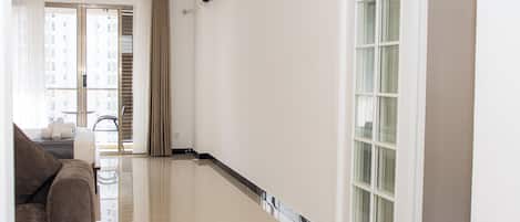 Family Studio River View | Hypo-allergenic bedding, in-room safe, soundproofing, iron/ironing board