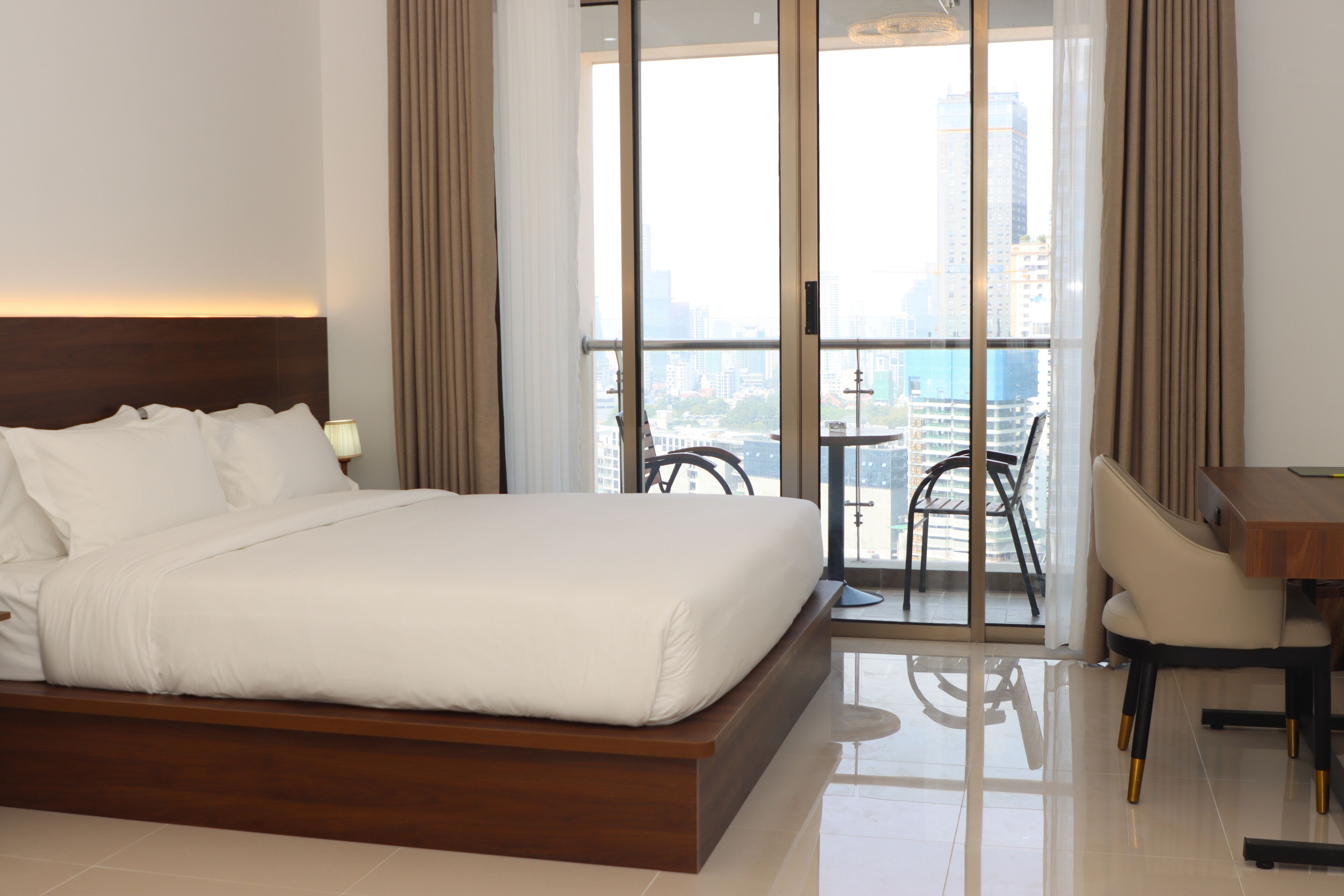 Phòng đôi Superior, ban công, quang cảnh thành phố | Két bảo mật tại phòng, bàn, khu vực làm việc phù hợp cho laptop 