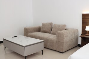 42-inch TV with digital channels - A One Oasis River View Hotel (Phnom Penh)