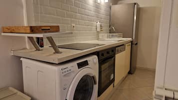 Refrigerador, microondas, horno, placa de cocina