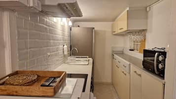 Refrigerador, microondas, horno, placa de cocina