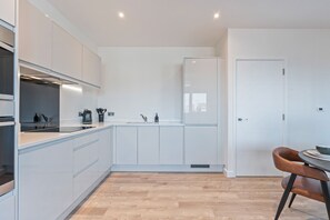 Fridge, microwave, oven, stovetop - Riverside Retreat | Free Parking | 2BR | Station (Staines-upon-Thames)