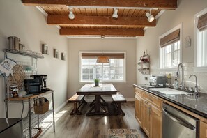 Private kitchen - Pompo Beach House 2 Bed 2 Bath   Silver strand Beach (Oxnard)