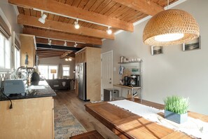 Interior - Pompo Beach House 2 Bed 2 Bath Silver strand Beach (Oxnard)
