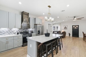 Private kitchen - The Bella - Modern Equestrian Home with Park Views near Weatherford Square! (Weatherford)