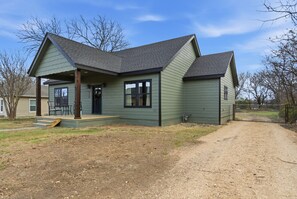 Exterior - The Bella - Modern Equestrian Home with Park Views near Weatherford Square! (Weatherford)