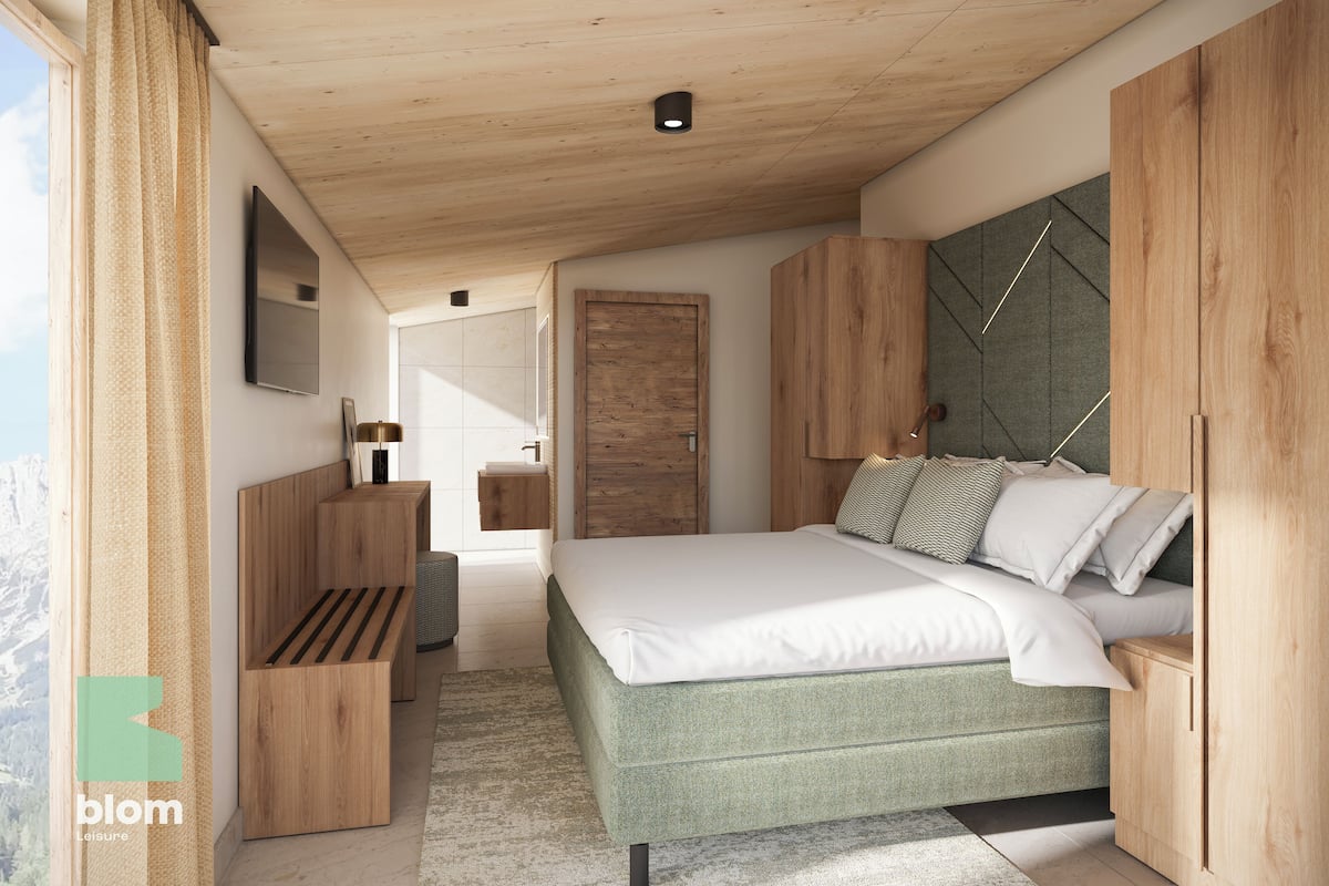 Quarto moderno com cama, cabeceira de madeira, mesas de cabeceira e vista para o exterior.