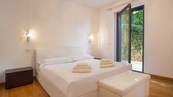 Ferros/tábuas de passar roupa, Wi-Fi, roupa de cama