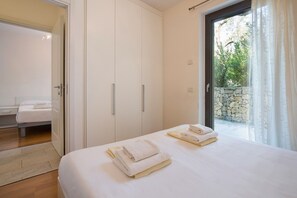 Iron/ironing board, WiFi, bed sheets - Villa Loncrino: Exclusive Lakeview Villa with Private Pool and Garden in Torri del Benaco (Torri del Benaco)