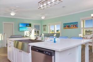 Interior - ☀️ Short Walk to Beach - Easy Beach Access - Blue Pelican ☀️ (Mexico Beach)