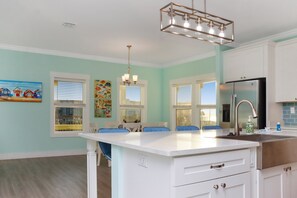 Fridge, microwave, oven, stovetop - ☀️ Short Walk to Beach - Easy Beach Access - Blue Pelican ☀️ (Mexico Beach)