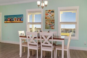 Dining - ☀️ Short Walk to Beach - Easy Beach Access - Blue Pelican ☀️ (Mexico Beach)