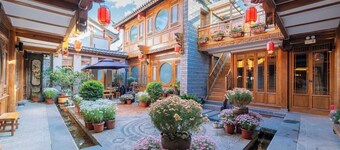 Shile Holiday Courtyard