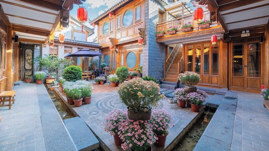 Shile Holiday Courtyard