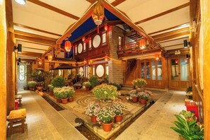 Interior - Shile Holiday Courtyard (Lijiang)