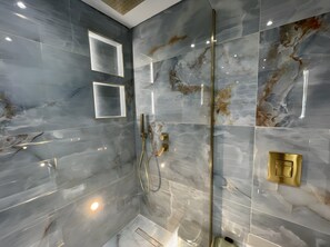 Shower, hair dryer, towels - Element of Air Apartment among Olive Trees in Pyrgos Dirou (Pirgos Dhirou)