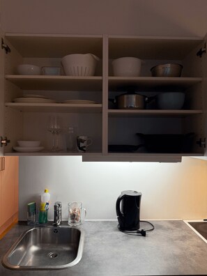 Kühlschrank, Ofen, Herdplatte, Geschirrspüler