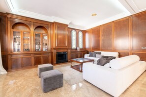 TV - Holiday Home 'Can Maro' with Private Terrace, Balcony and Wi-Fi (Santa Margalida)