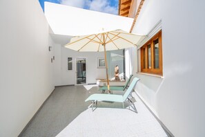 Terrace/patio - Holiday Home 'Can Maro' with Private Terrace, Balcony and Wi-Fi (Santa Margalida)