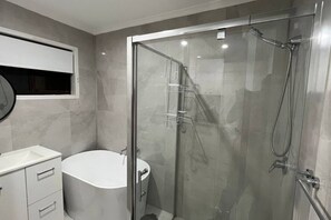 Bathroom - Renovated House ,3Bed Master with A/C,Free Parking (Hillcrest)