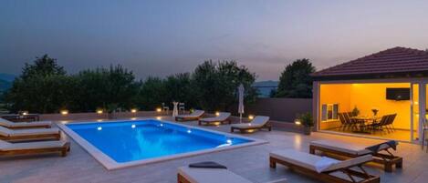 Appartement (Three bedroom apartment) | Piscine extérieure