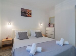 3 bedrooms, free cots/infant beds - Apartman Marendić (Sinj)