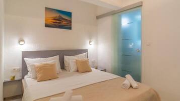 3 bedrooms, free cots/infant beds