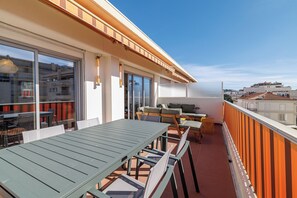 Outdoor dining - Quiet and elegant apartment with 2 terraces in the heart of Cannes. (Cannes)