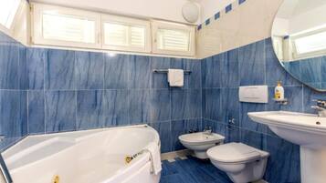 Villa (Seven Bedroom Villa with Outdoor Pool) | Bathroom | Towels