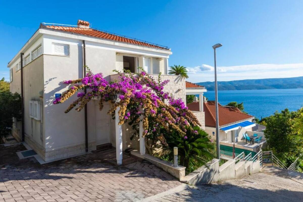 Villa (Seven Bedroom Villa with Outdoor Pool) | Exterior