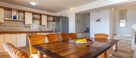 Villa (Seven Bedroom Villa with Outdoor Pool) | Cuisine privée | Réfrigérateur