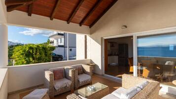 Villa (Seven Bedroom Villa with Outdoor Pool) | Balcony