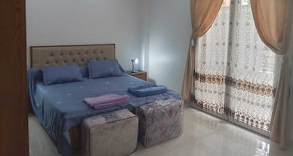 Sea-facing apartment, 1st floor, spacious, 90 m2, village center.
