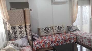 Iron/ironing board, WiFi, bed sheets