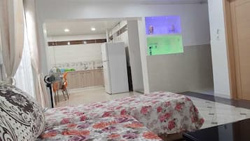 Iron/ironing board, WiFi, bed sheets