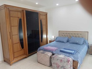 Iron/ironing board, WiFi, bed sheets
