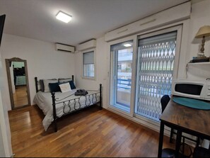 1 chambre, fer et planche à repasser, Wi-Fi, draps fournis