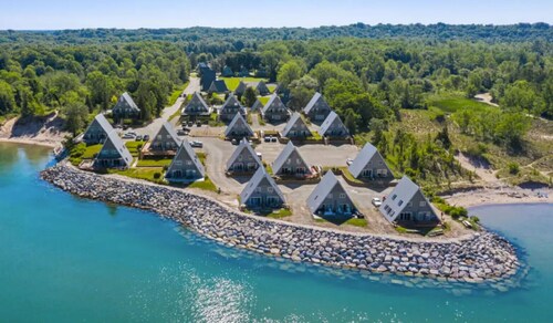 Chalet #18: Lakefront w/ Beach Access, Pools, Sport Courts, Fishing Pond & more!