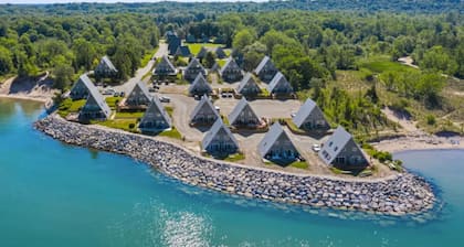 Chalet #18: Lakefront w/ Beach Access, Pools, Sport Courts, Fishing Pond & more!