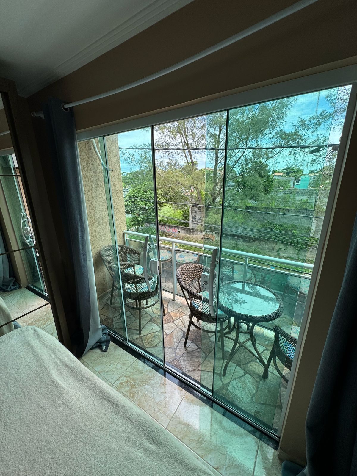 Tabla de planchar con plancha y wifi