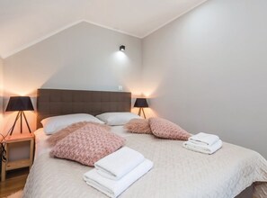 Villa (Four Bedroom Villa with Swimming Pool) | 4 bedrooms, free cribs/infant beds - Countryside Villa Latin With Outdoor Swimming Pool (Plaski)