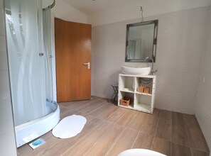 Villa (Four Bedroom Villa with Swimming Pool) | Bathroom | Shower, towels - Countryside Villa Latin With Outdoor Swimming Pool (Plaski)