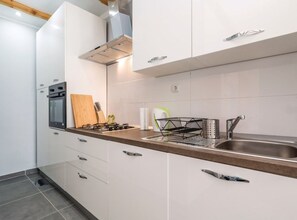 Villa (Four Bedroom Villa with Swimming Pool) | Cocina privada | Refrigerador 