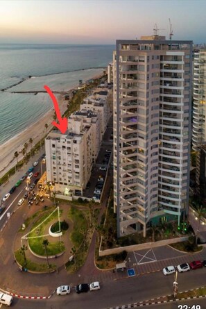 Exterior - Wonderful two-room apartment near the sea in Bat Yam (Bat Yam)