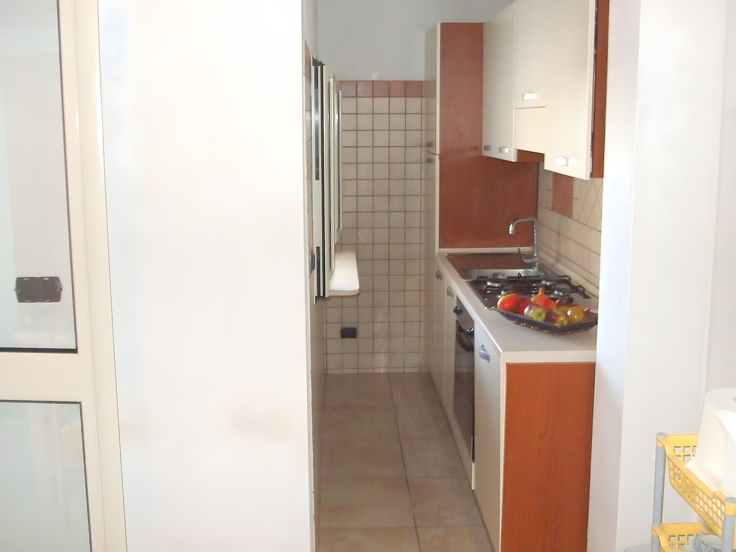 Fridge, oven, stovetop, cookware/dishes/utensils